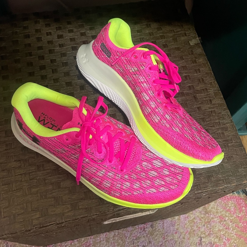 Women’s size 9 Under Armour tennis shoes.